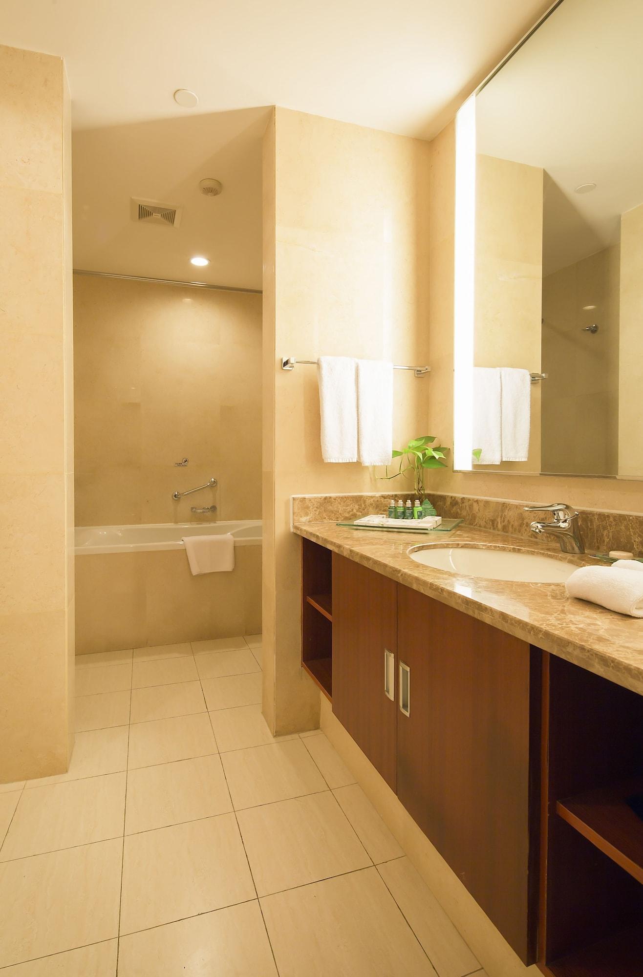 Landison Plaza International Hotel Чженьцзян Екстер'єр фото