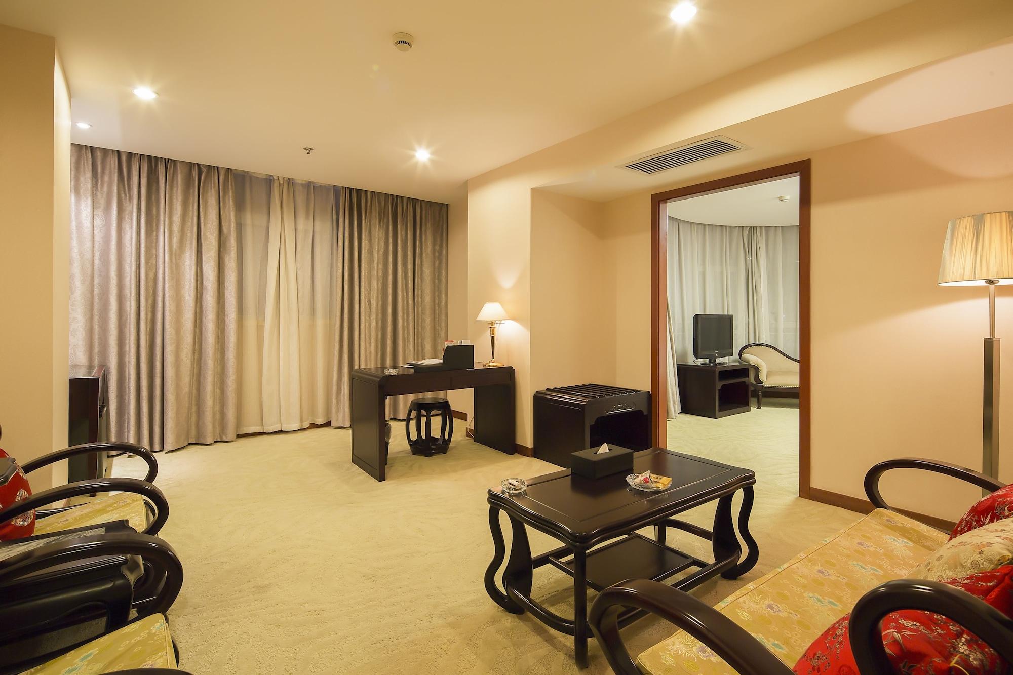 Landison Plaza International Hotel Чженьцзян Екстер'єр фото
