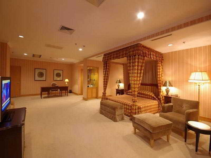 Landison Plaza International Hotel Чженьцзян Екстер'єр фото