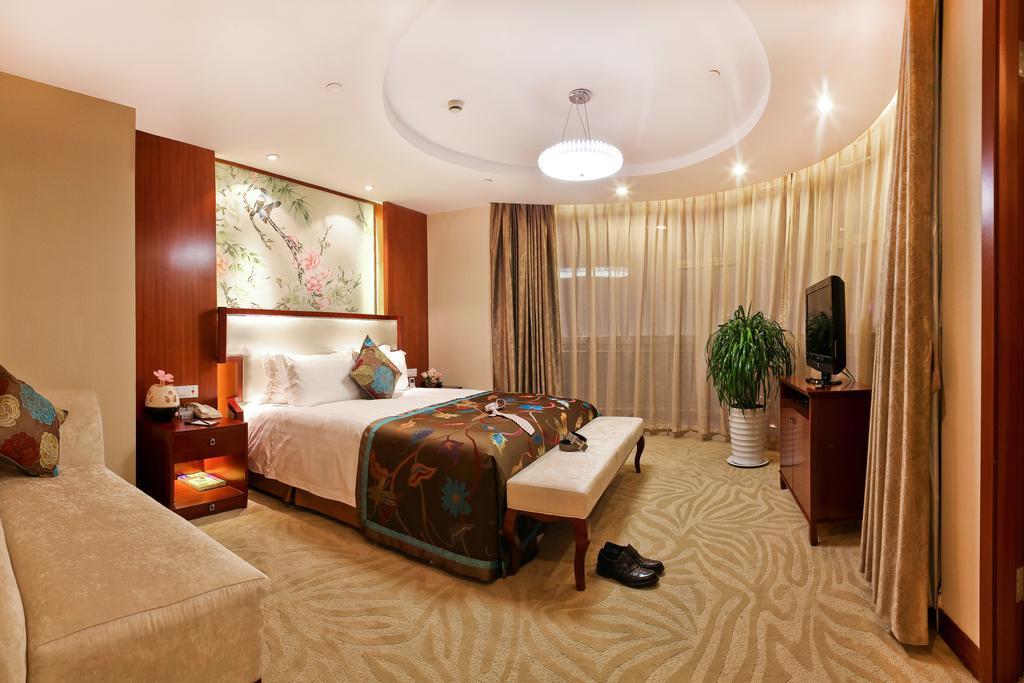 Landison Plaza International Hotel Чженьцзян Екстер'єр фото