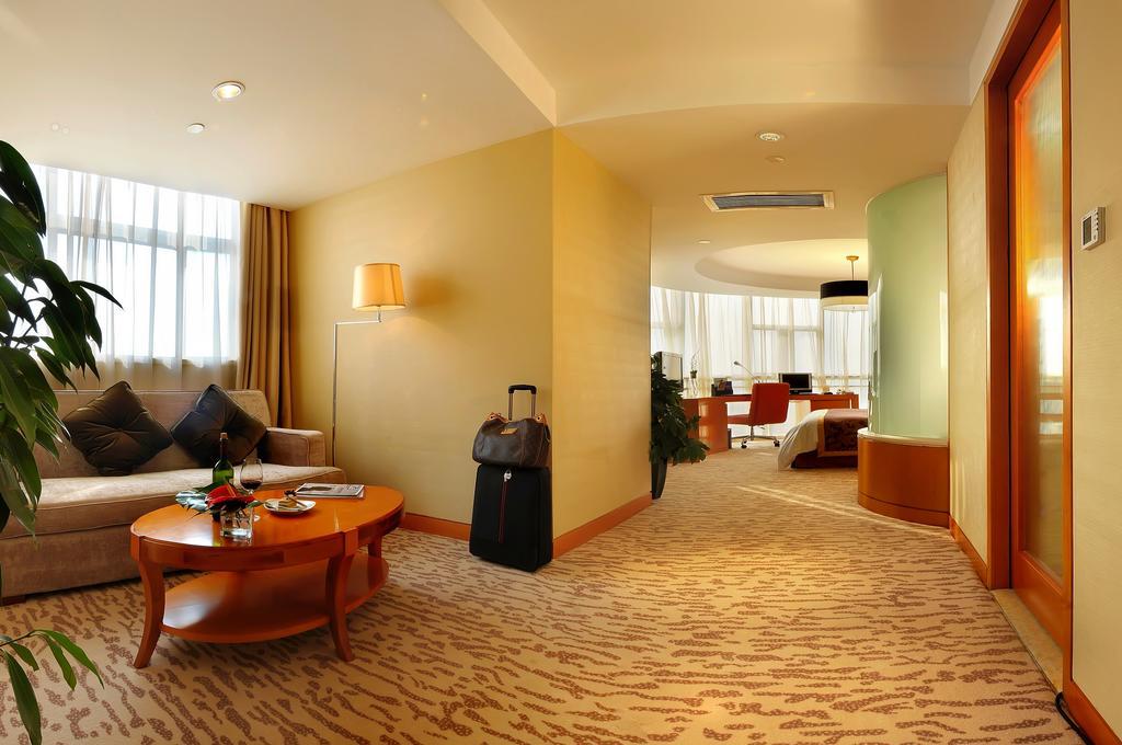 Landison Plaza International Hotel Чженьцзян Екстер'єр фото