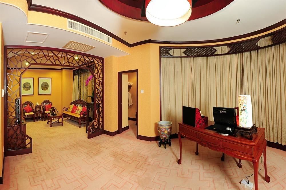 Landison Plaza International Hotel Чженьцзян Екстер'єр фото