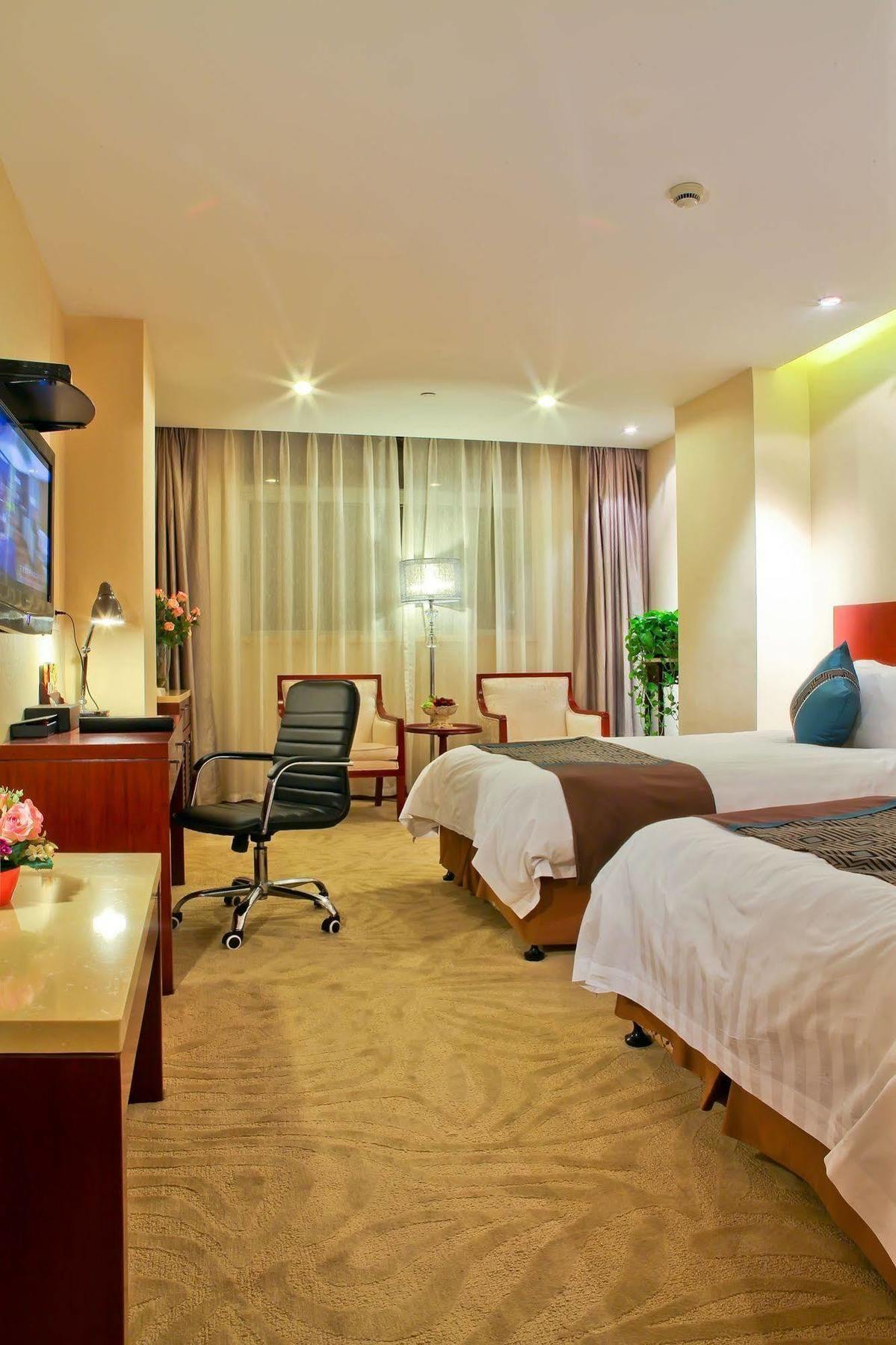 Landison Plaza International Hotel Чженьцзян Екстер'єр фото