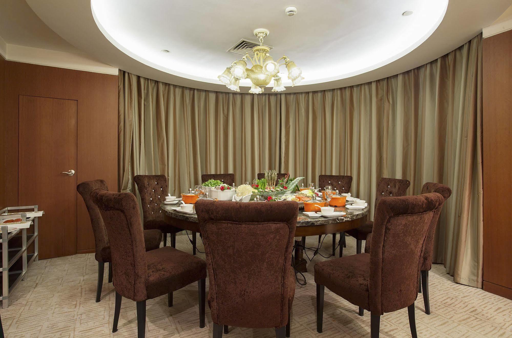 Landison Plaza International Hotel Чженьцзян Екстер'єр фото
