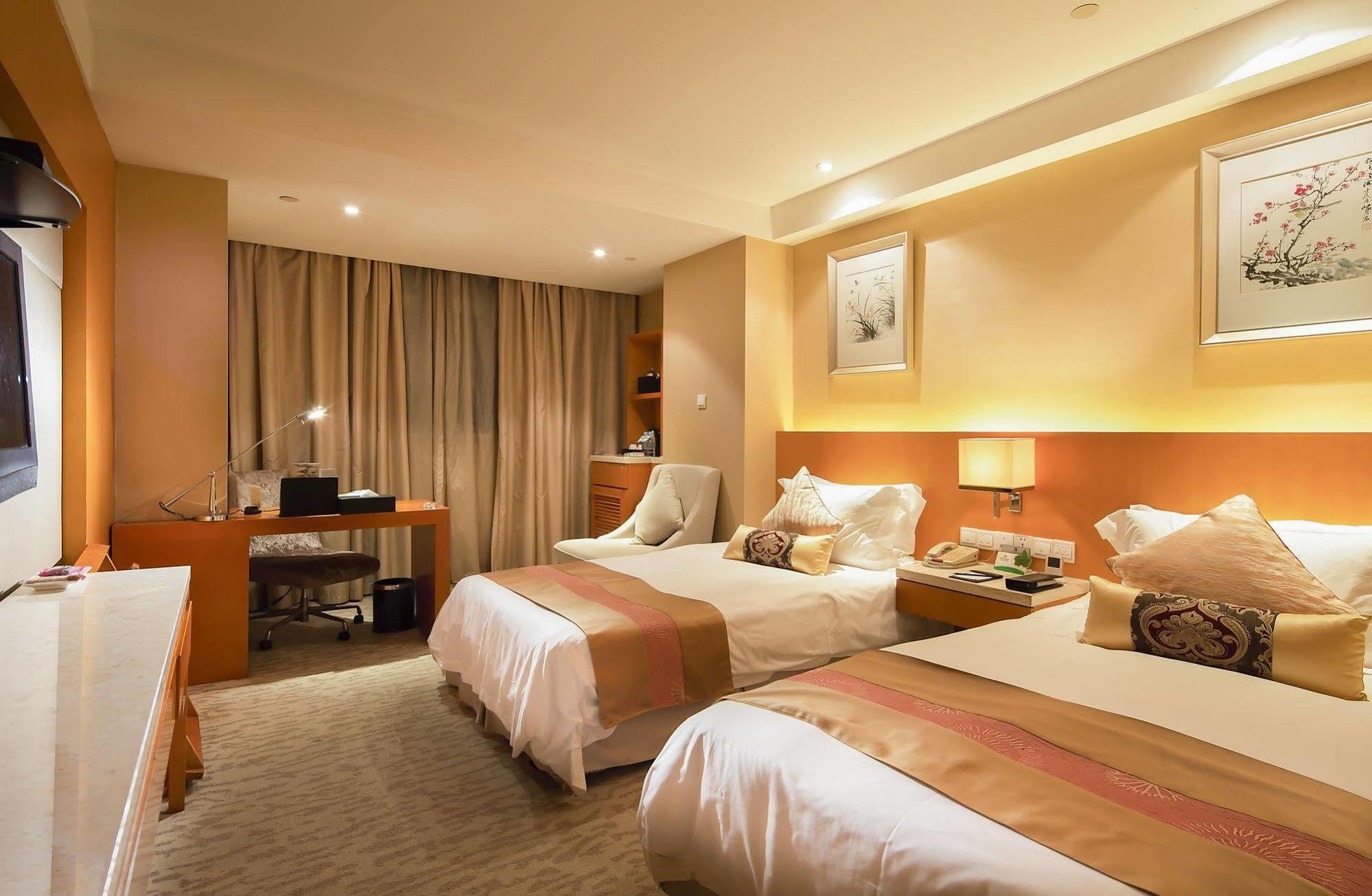 Landison Plaza International Hotel Чженьцзян Екстер'єр фото