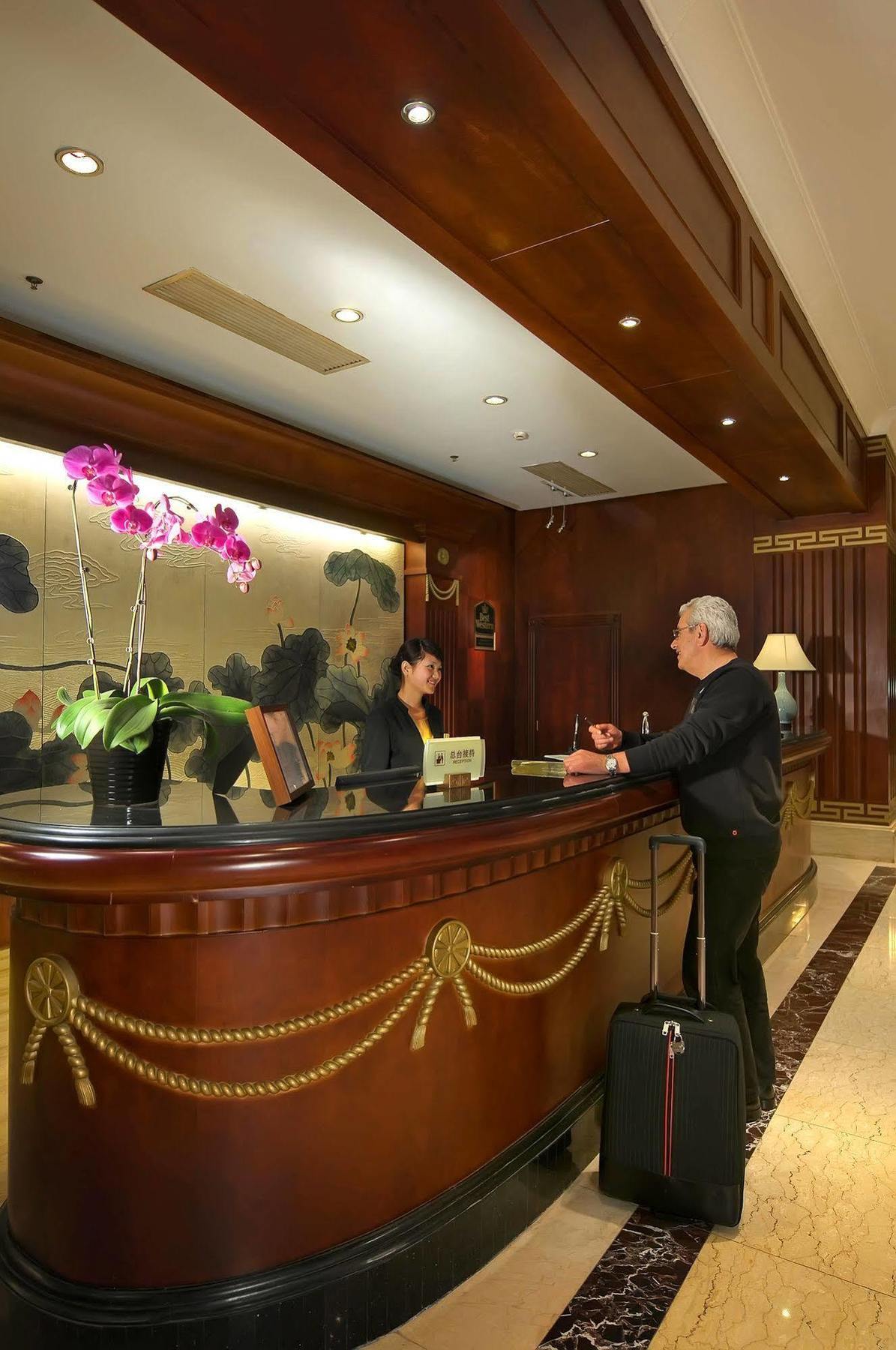 Landison Plaza International Hotel Чженьцзян Екстер'єр фото